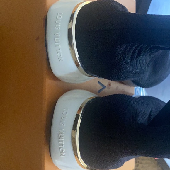 USED Authentic LV Sneakers Box and bags included size 10 - Picture 4 of 6